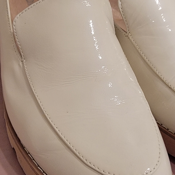 Vionic Kensley Slip On Loafers Womens Cream Patent Leather Chucky Sole Flat Shoe - Picture 3 of 12